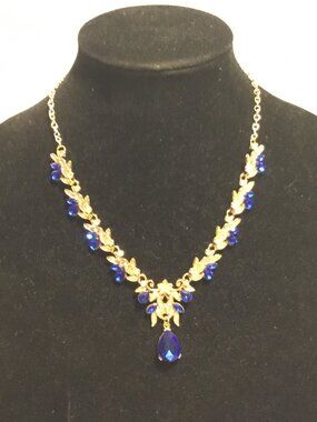 Gorgeous blue faux sapphire & clear Rhinestones necklace